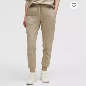 Lululemon Dance Studio Jogger 7/8 Length, Size 8